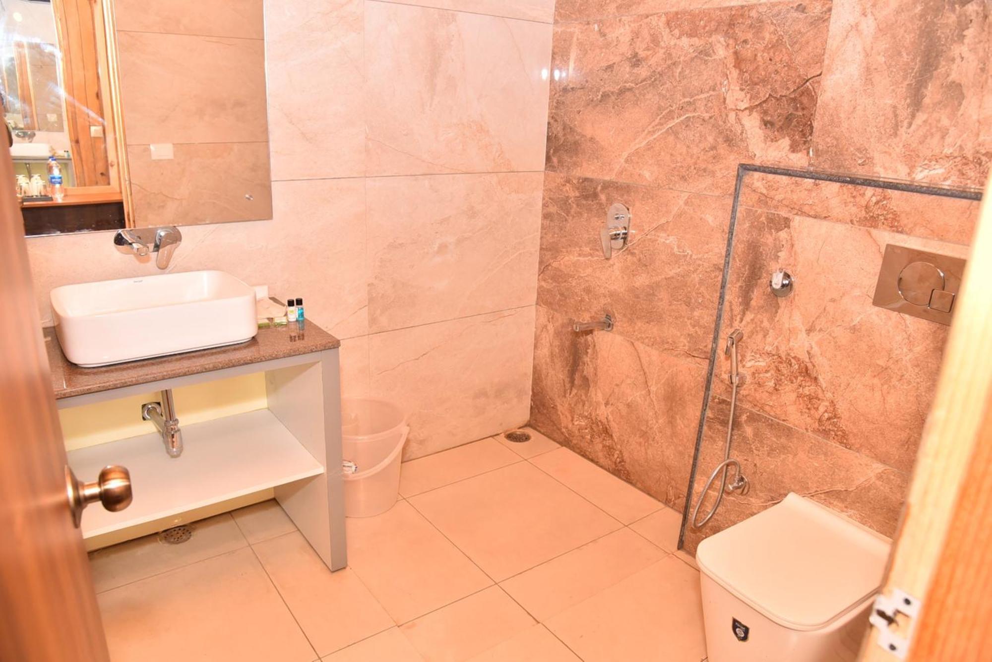 Qcent Woods Resort & Spa, Rishīkesh Zewnętrze zdjęcie